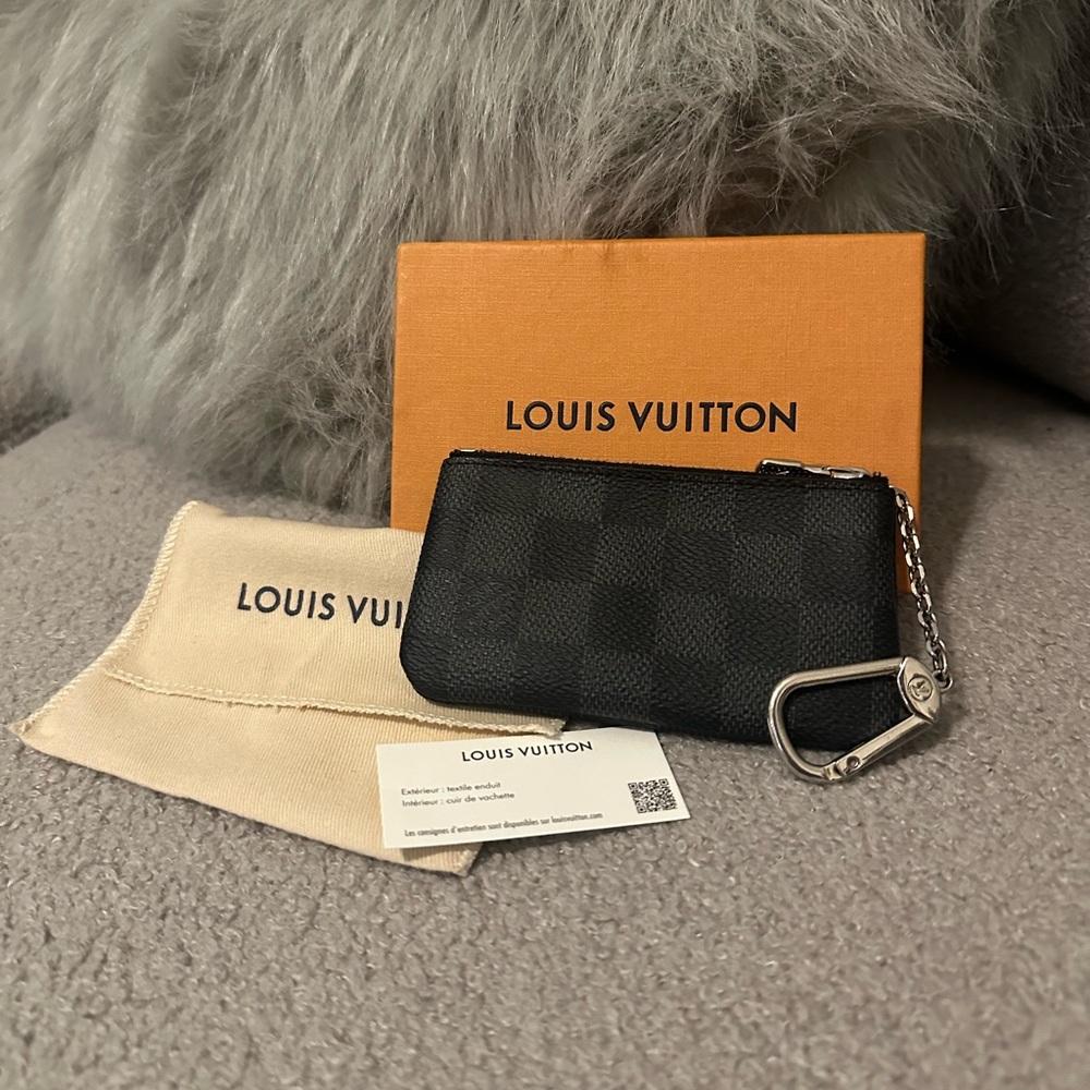 Louis Vuitton Key Pouch in Damier Graphite canvas
